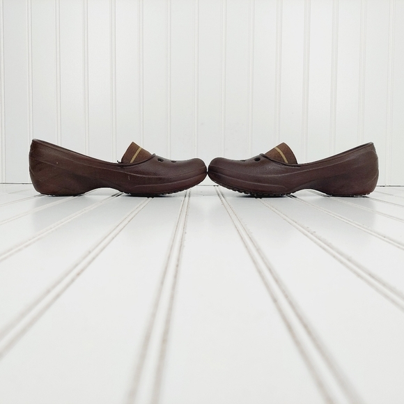 Crocs Juneau Women’s Slip On Rubber Loafer Flats Brown Closed Toe Shoes F541 - Picture 7 of 11